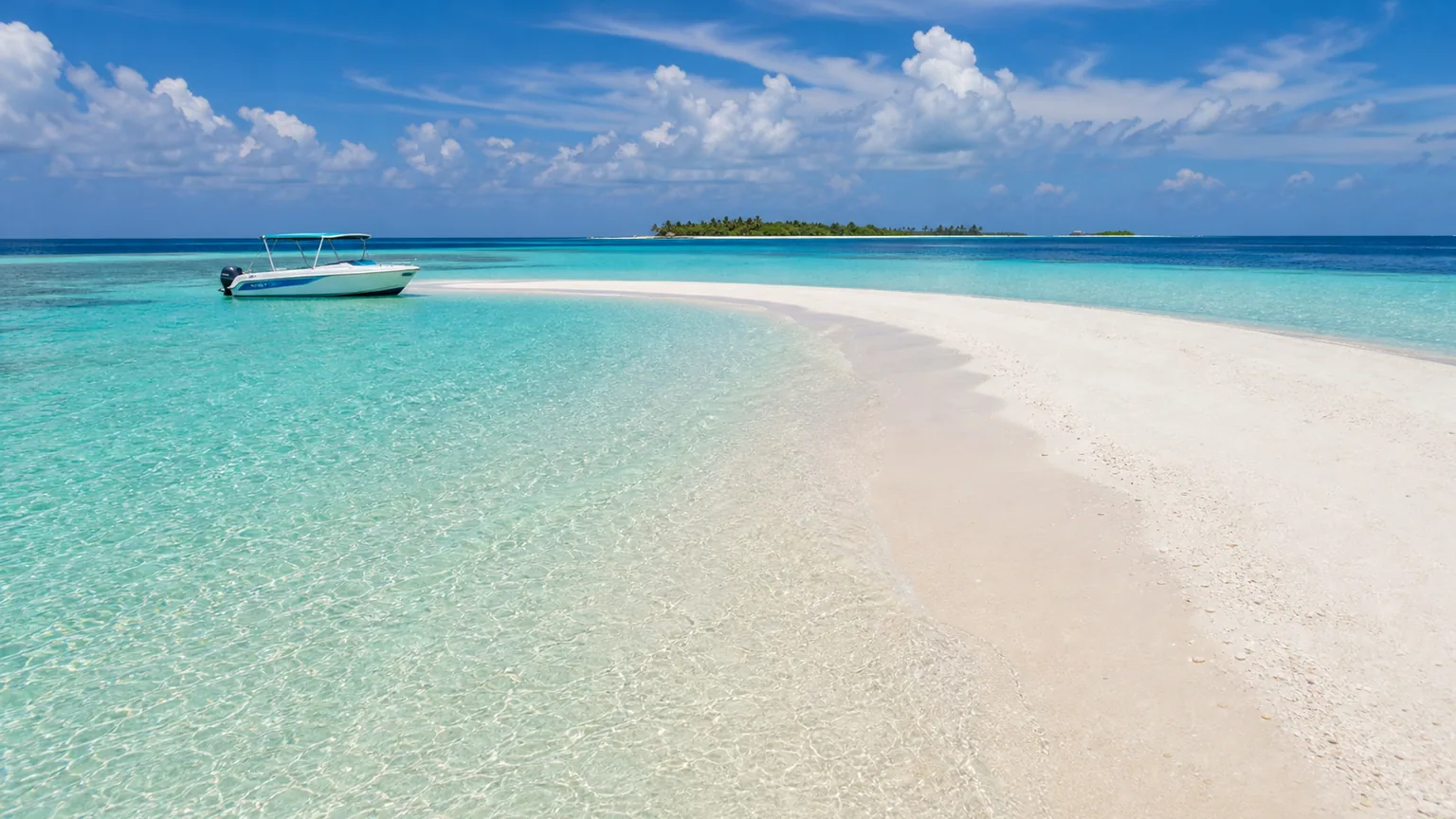 Cena editorial da ilha de Guraidhoo com cais e lagoon