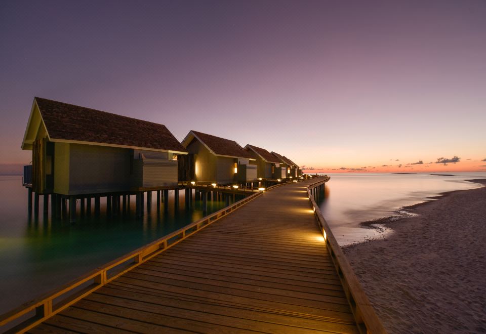 Vista do Niva Kuramathi Maldives com ilha, praia e lagoon